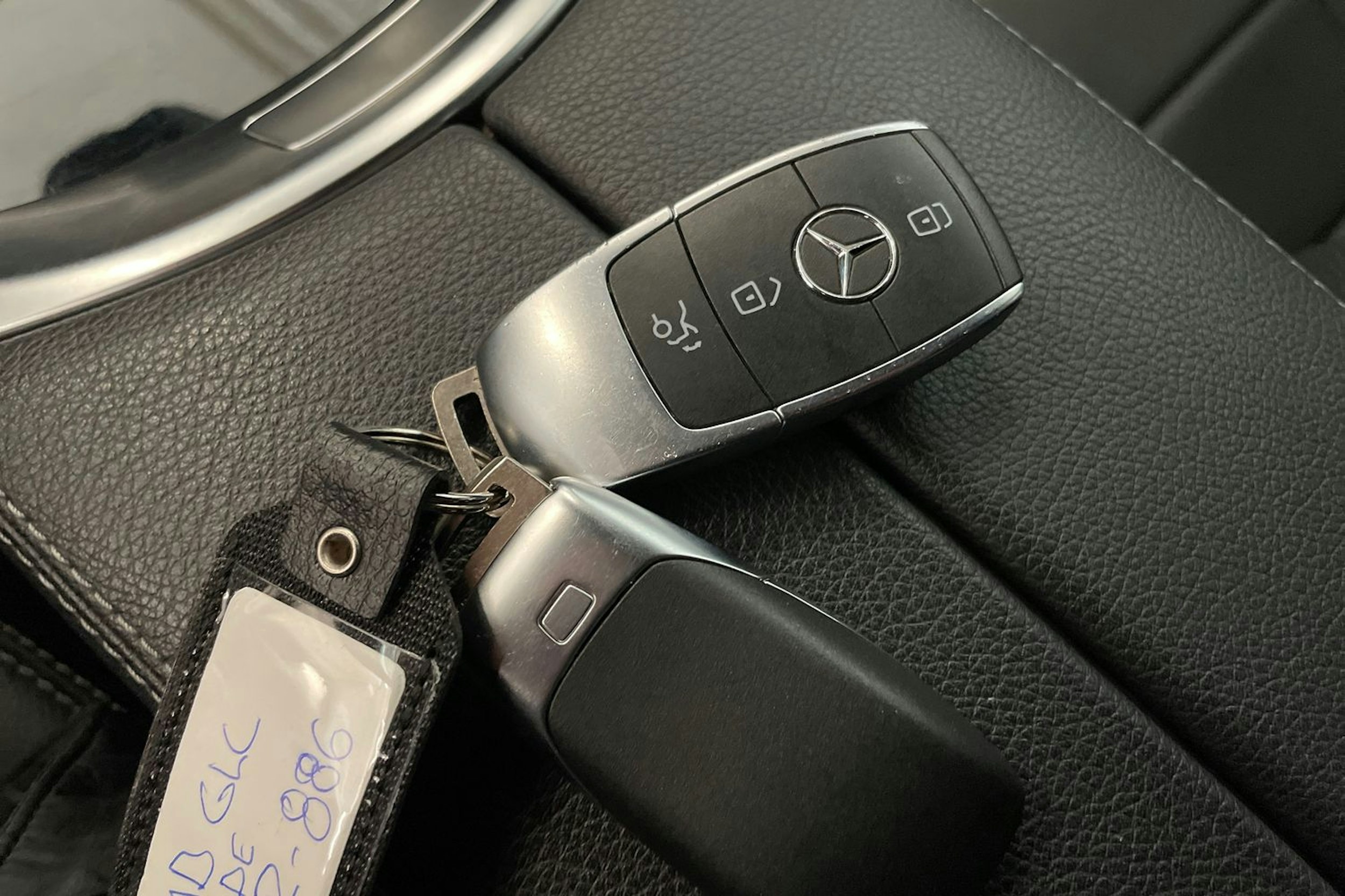 harmaa Mercedes-Benz GLC 2021 kuva 36.