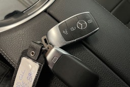 harmaa Mercedes-Benz GLC 2021 kuva 36.