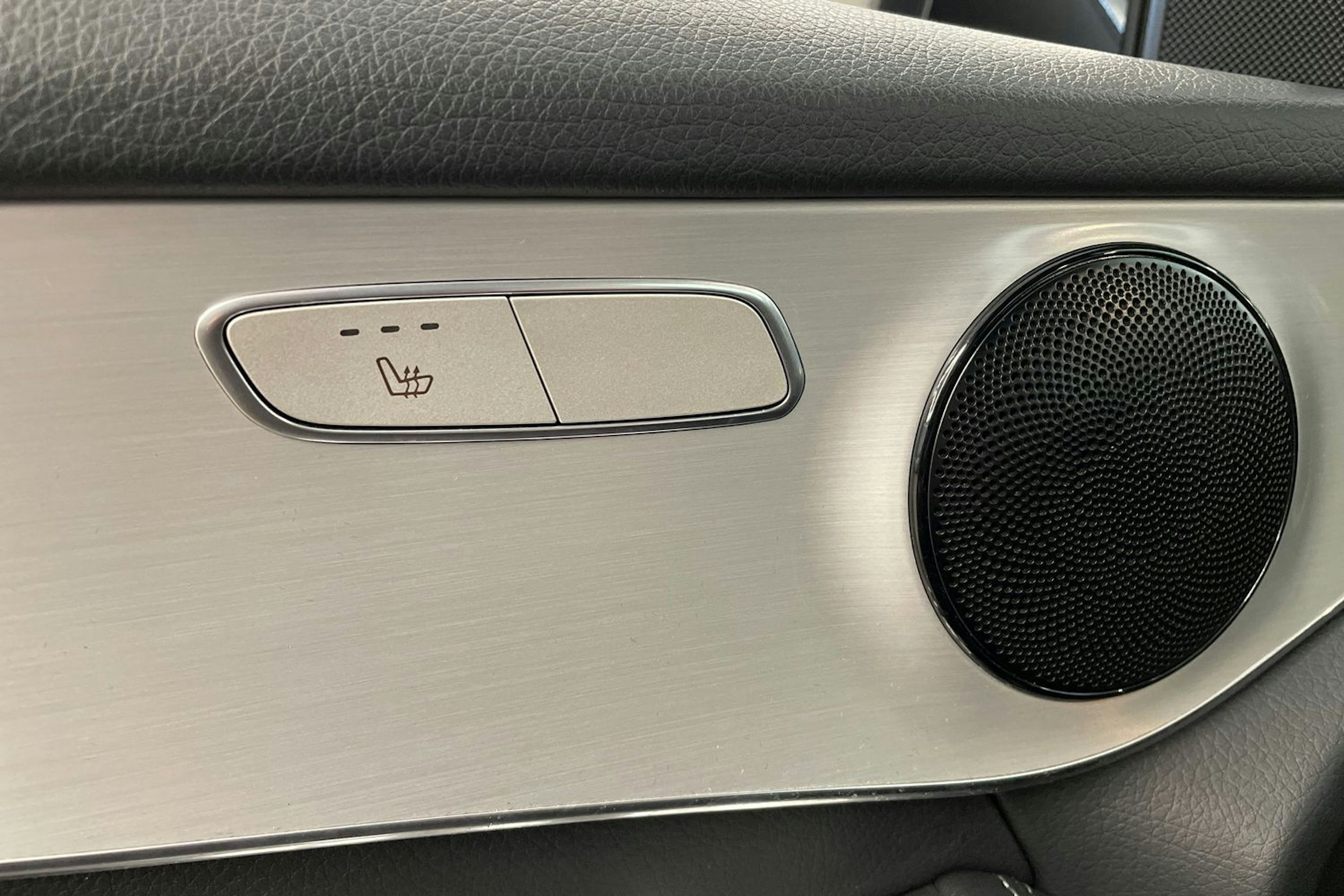 harmaa Mercedes-Benz GLC 2021 kuva 38.