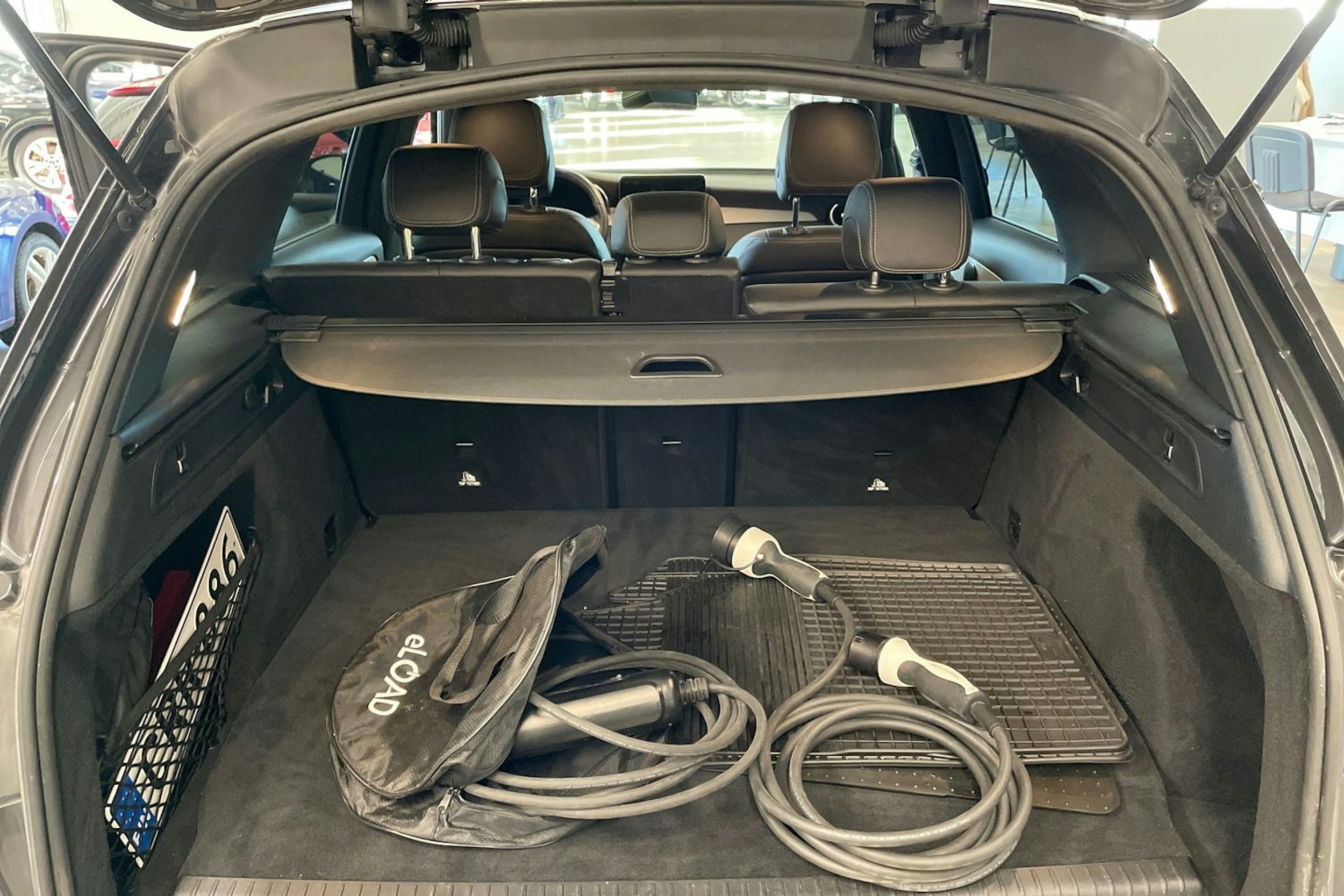 harmaa Mercedes-Benz GLC 2021 kuva 40.