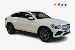 Valkoinen Mercedes-Benz GLC 2021 kuva 1.