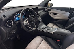 Valkoinen Mercedes-Benz GLC 2021 kuva 7.