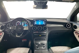 Valkoinen Mercedes-Benz GLC 2021 kuva 9.