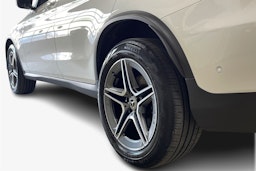 Valkoinen Mercedes-Benz GLC 2021 kuva 11.