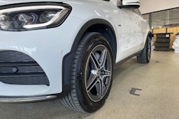 Valkoinen Mercedes-Benz GLC 2021 kuva 13.