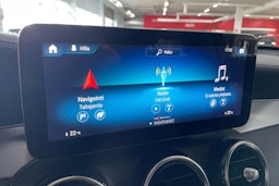Valkoinen Mercedes-Benz GLC 2021 kuva 17.