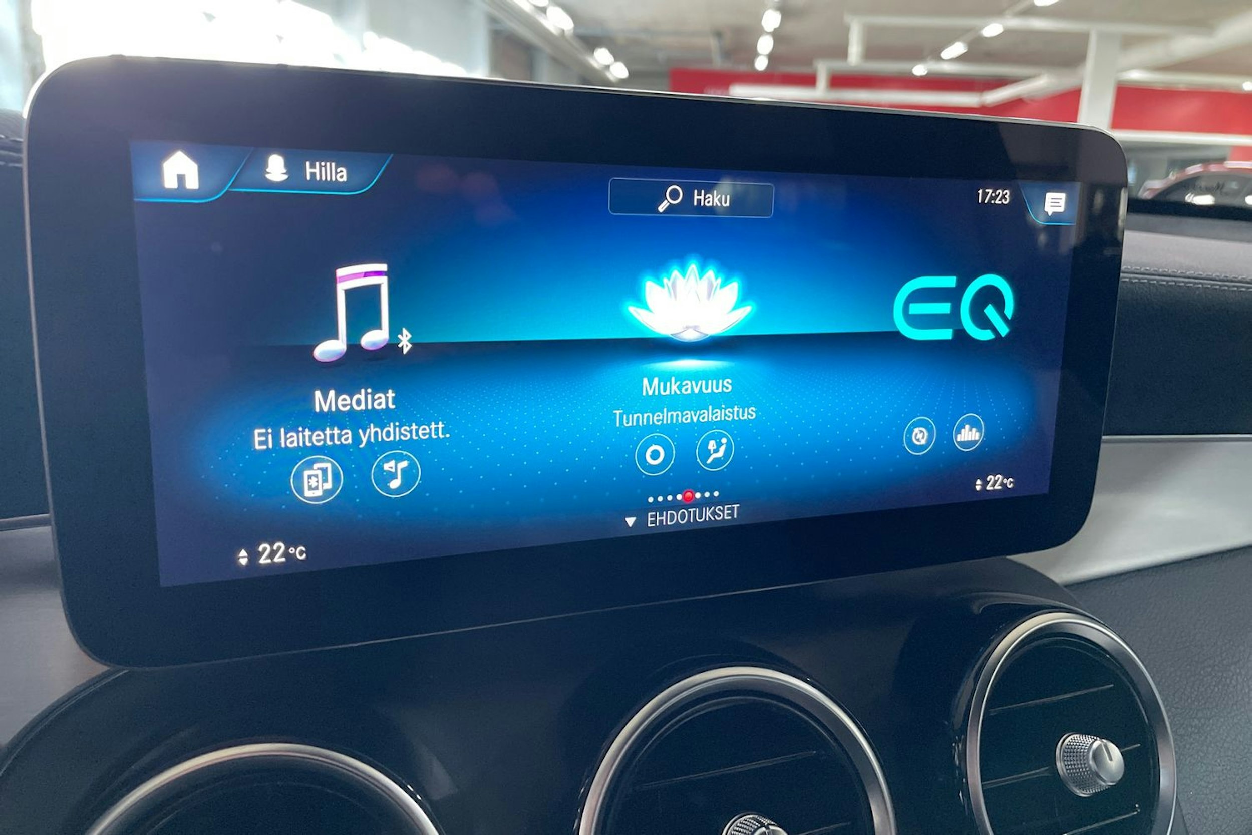 Valkoinen Mercedes-Benz GLC 2021 kuva 18.
