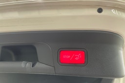 Valkoinen Mercedes-Benz GLC 2021 kuva 22.