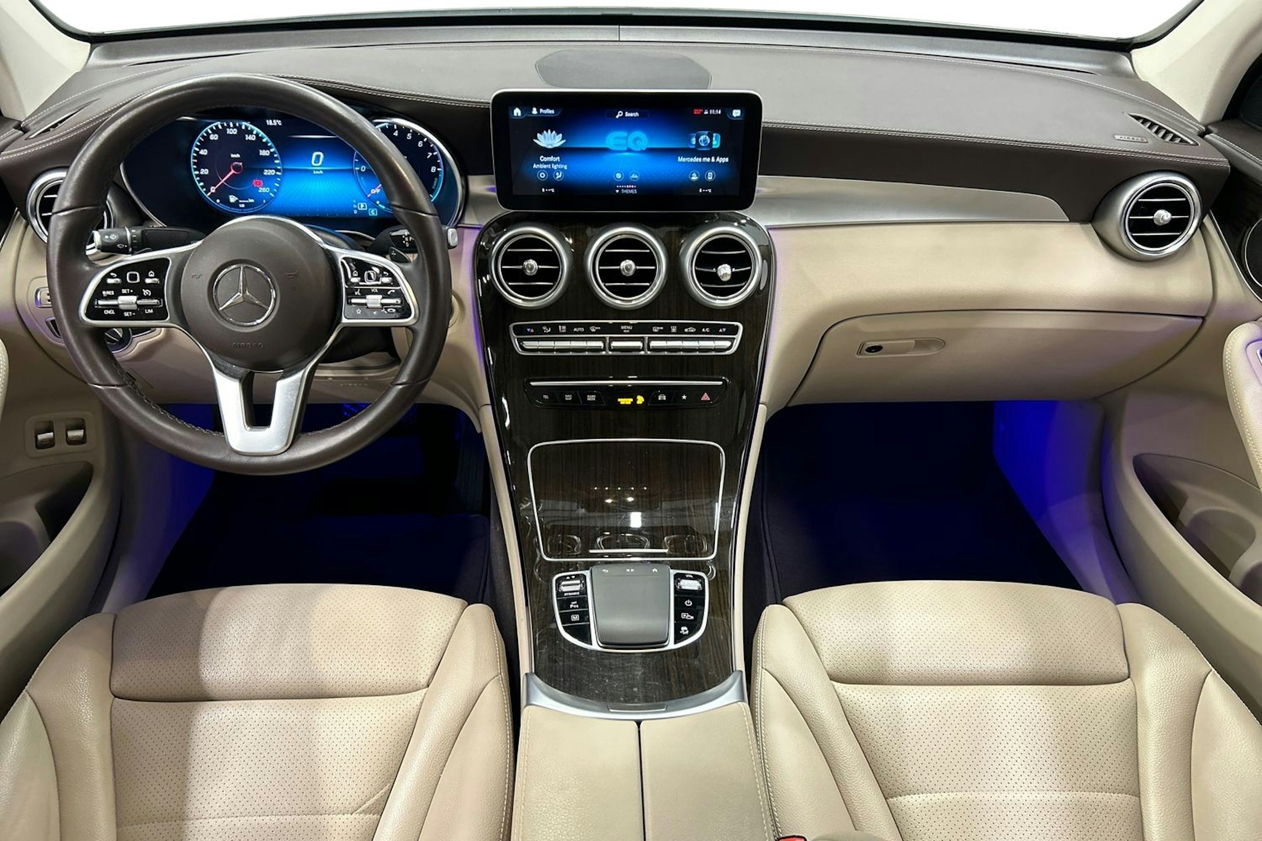 valkoinen Mercedes-Benz GLC 2021 kuva 9.