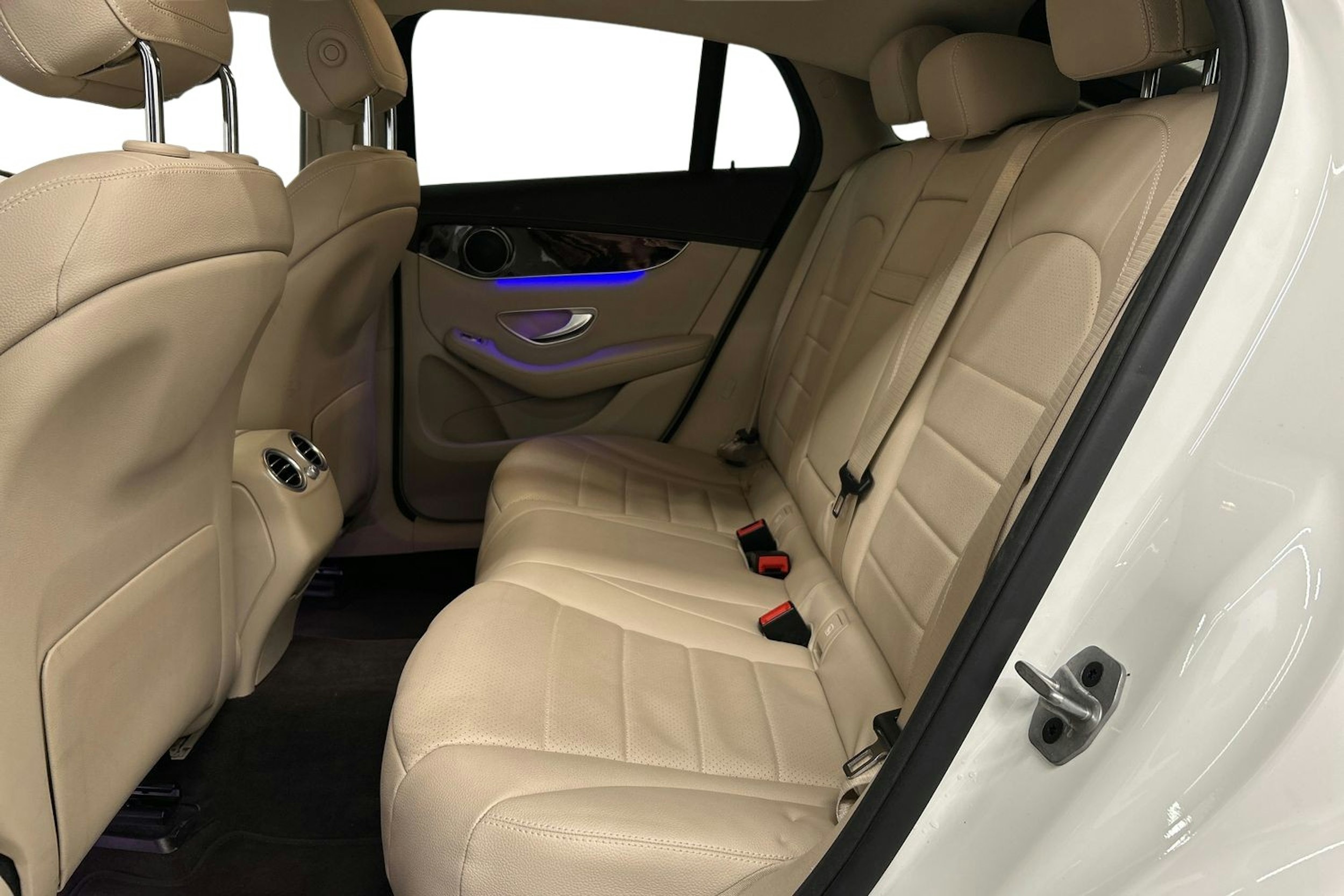 valkoinen Mercedes-Benz GLC 2021 kuva 10.