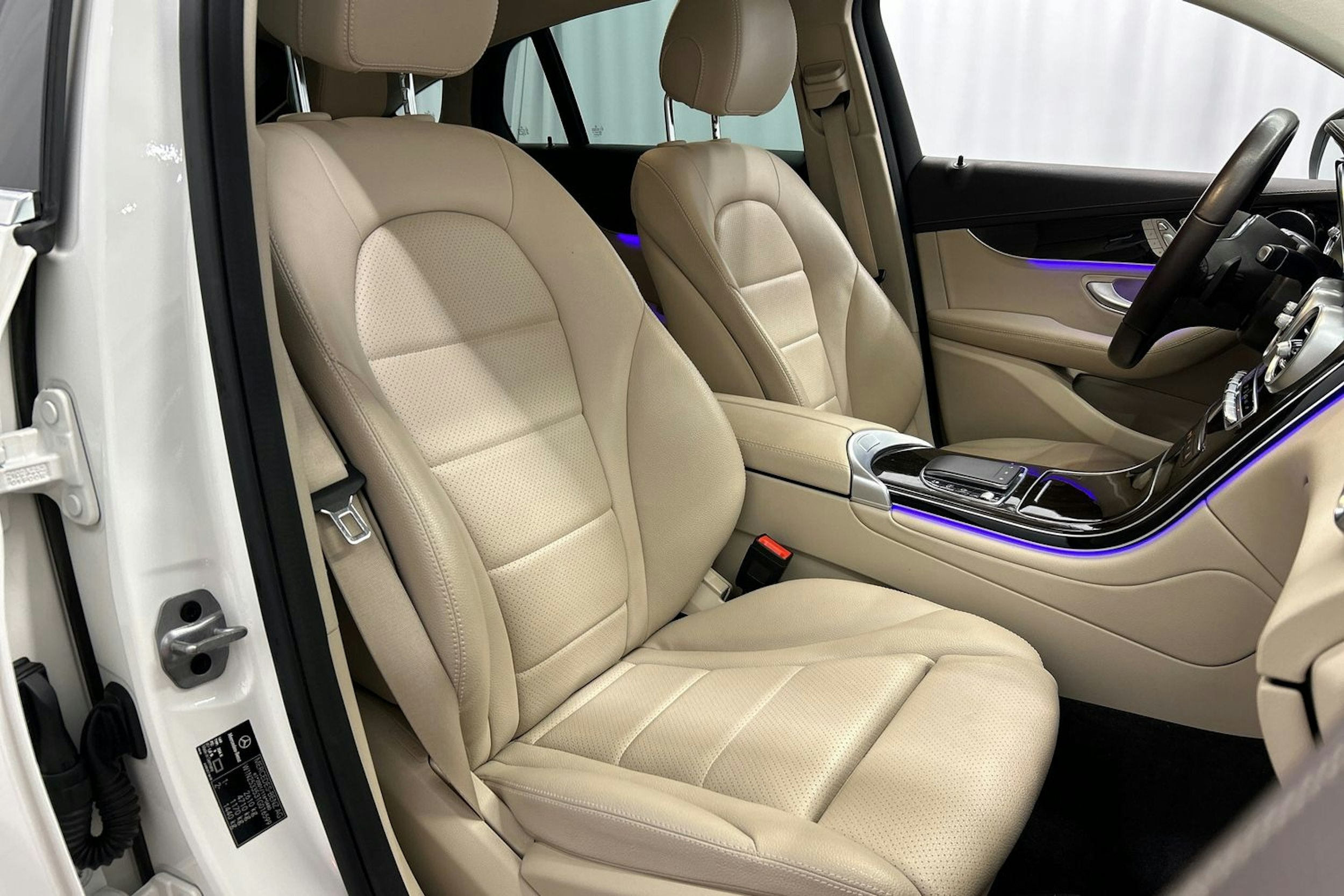 valkoinen Mercedes-Benz GLC 2021 kuva 14.
