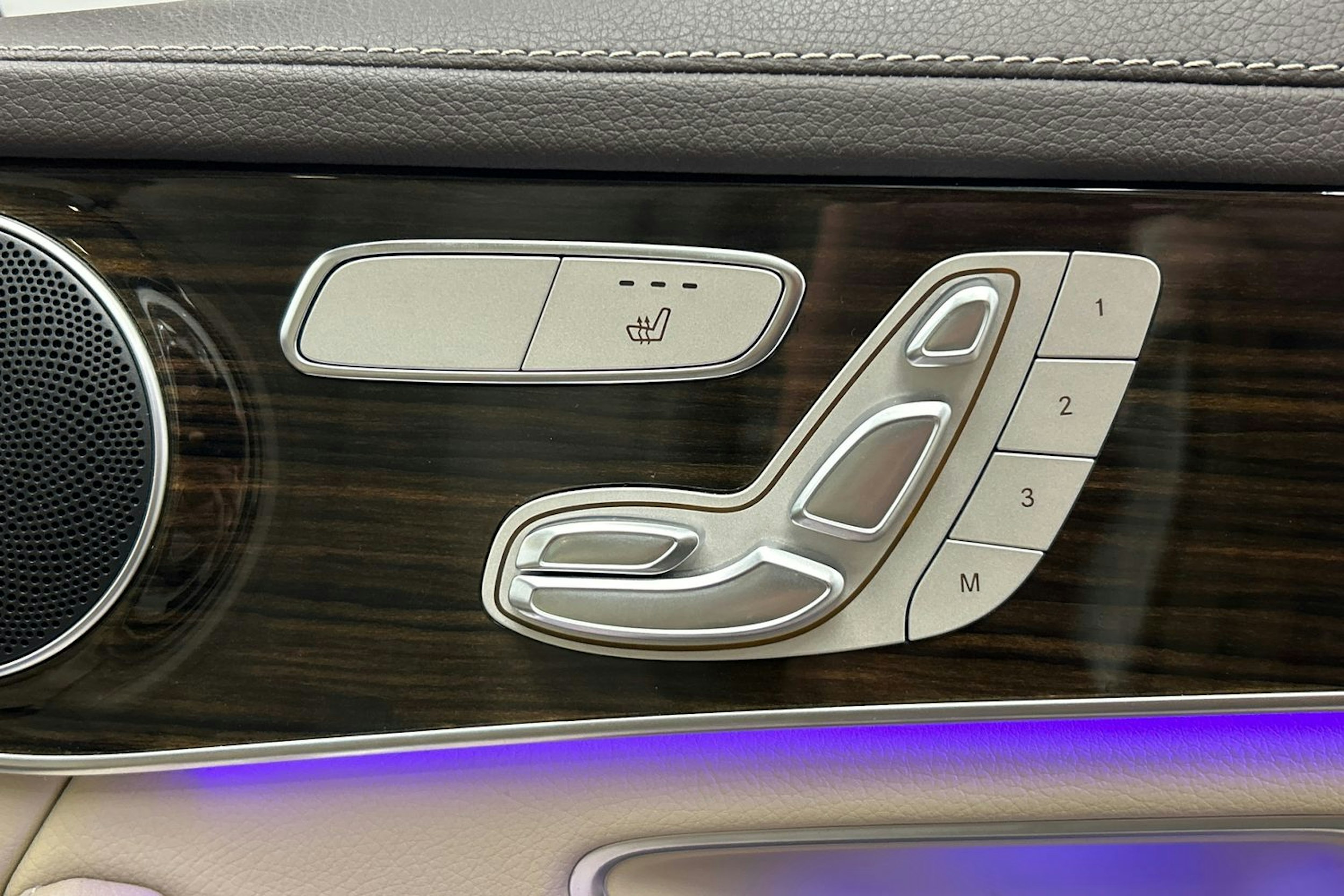 valkoinen Mercedes-Benz GLC 2021 kuva 15.