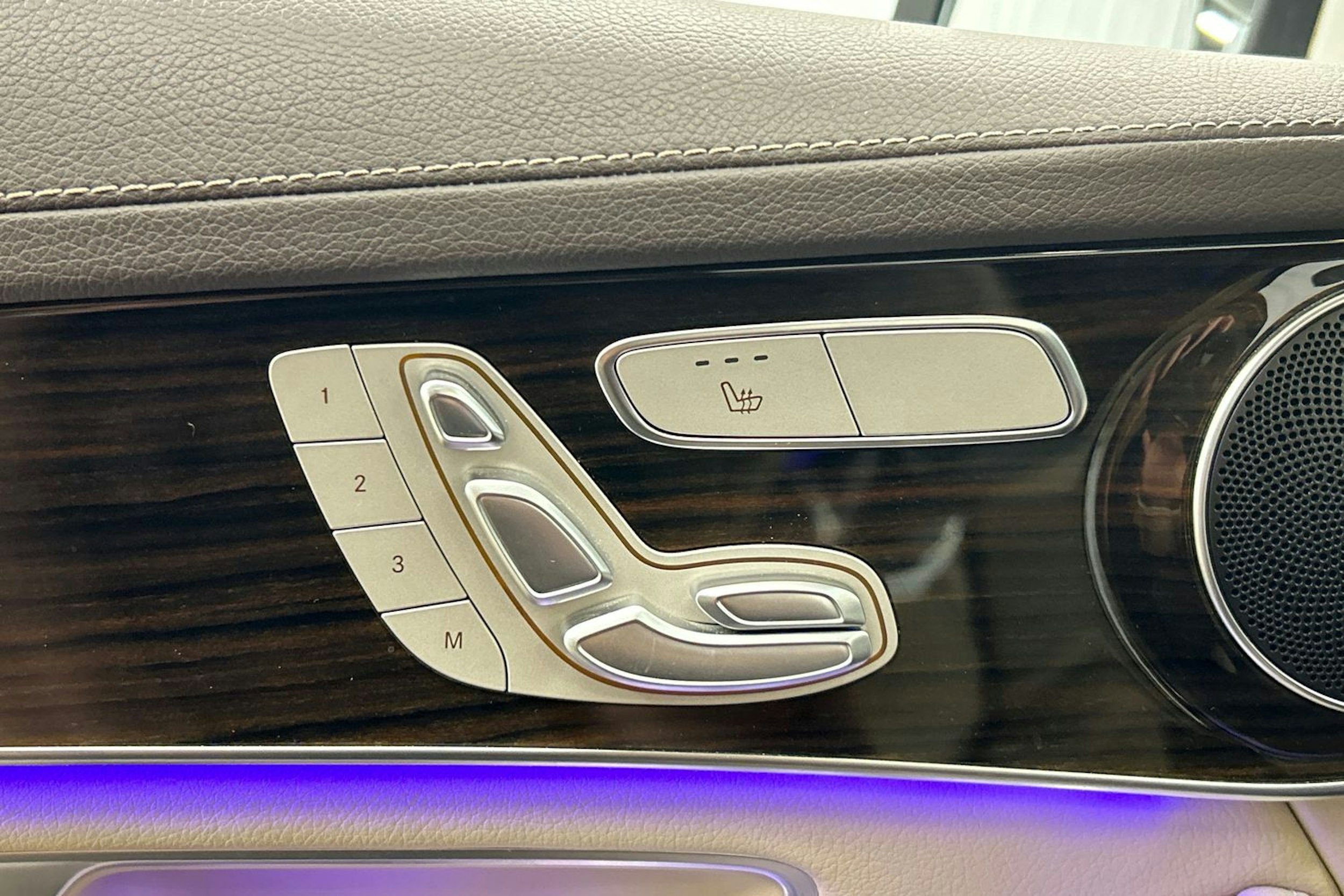 valkoinen Mercedes-Benz GLC 2021 kuva 17.