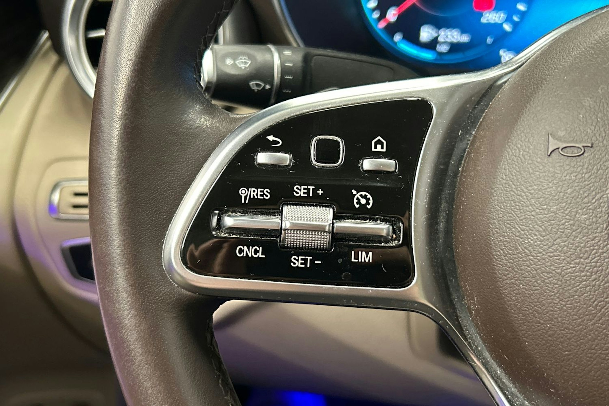 valkoinen Mercedes-Benz GLC 2021 kuva 19.