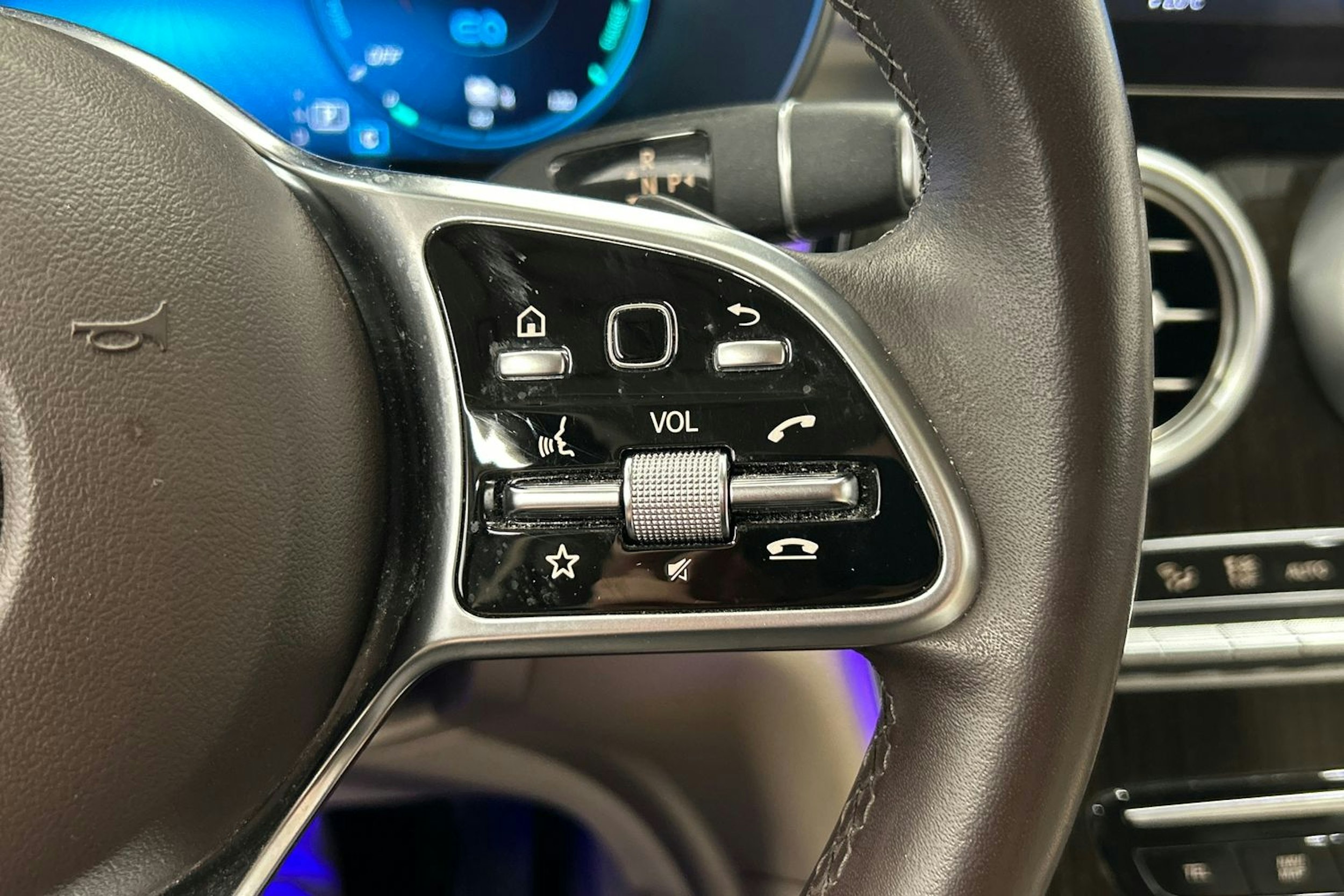 valkoinen Mercedes-Benz GLC 2021 kuva 20.