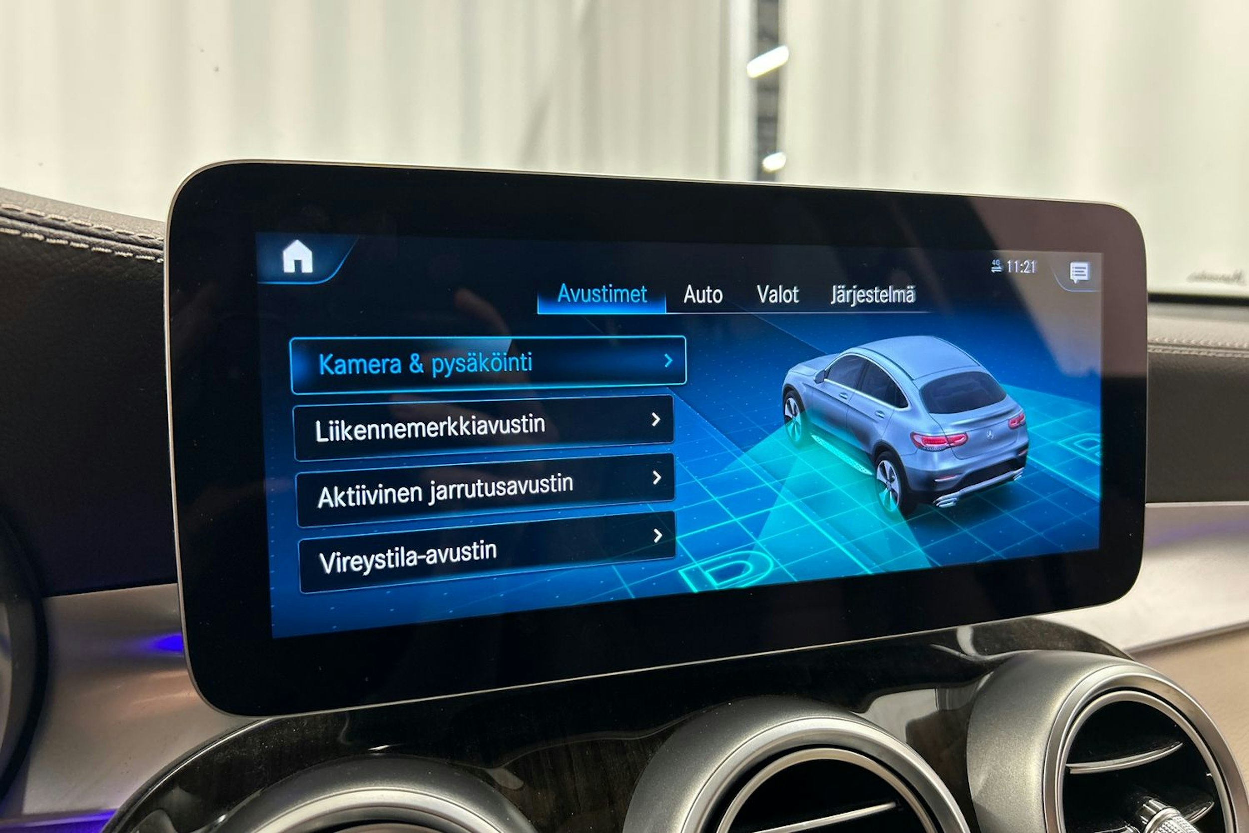 valkoinen Mercedes-Benz GLC 2021 kuva 21.