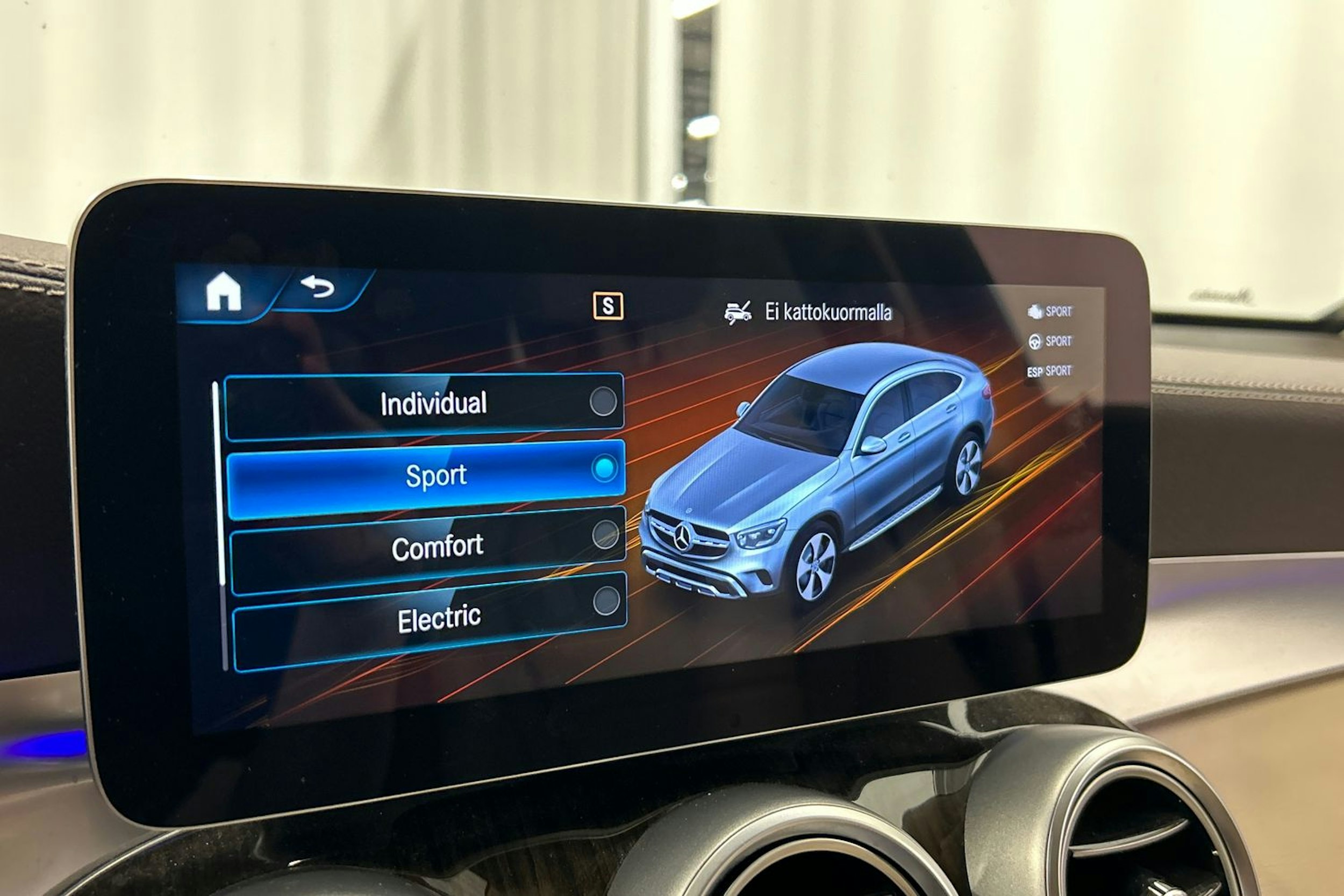 valkoinen Mercedes-Benz GLC 2021 kuva 24.