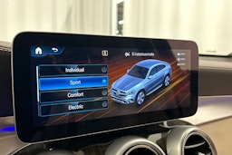 valkoinen Mercedes-Benz GLC 2021 kuva 24.