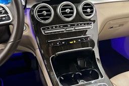 valkoinen Mercedes-Benz GLC 2021 kuva 25.