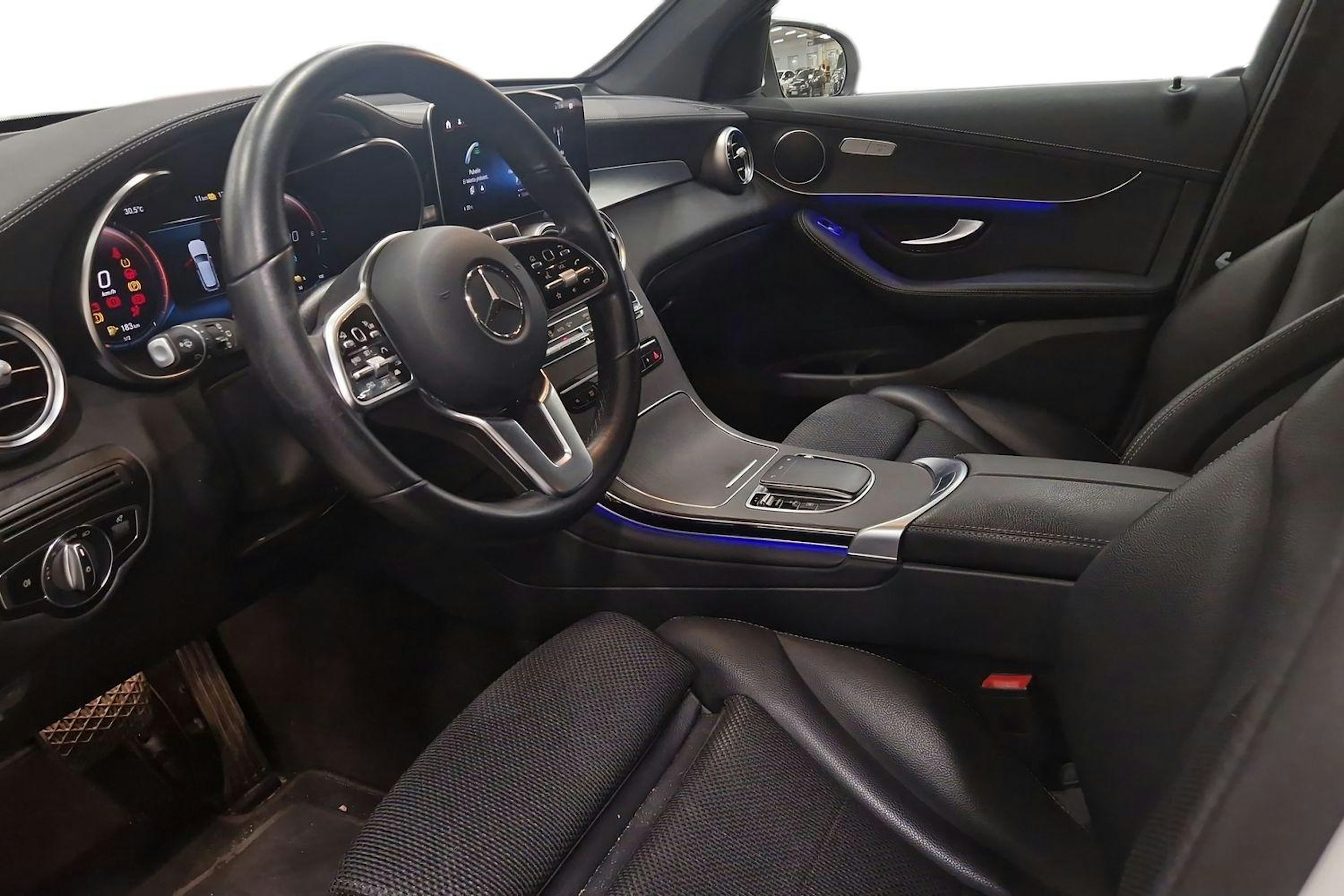valkoinen Mercedes-Benz GLC 2021 kuva 3.