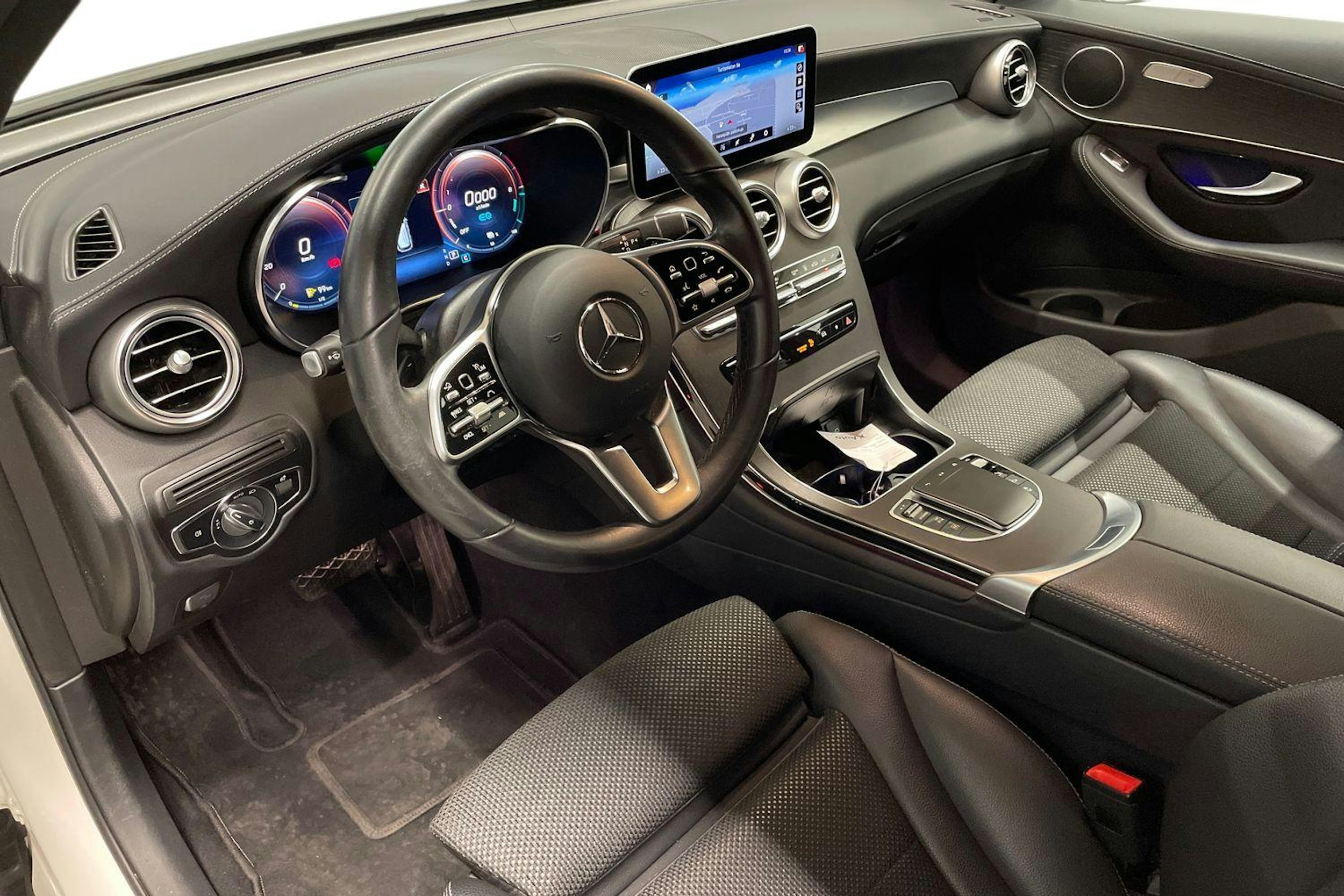 valkoinen Mercedes-Benz GLC 2021 kuva 7.