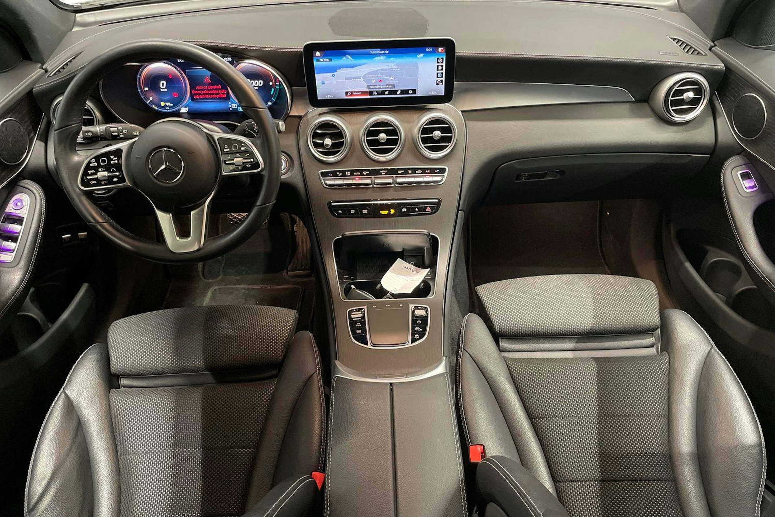 valkoinen Mercedes-Benz GLC 2021 kuva 9.