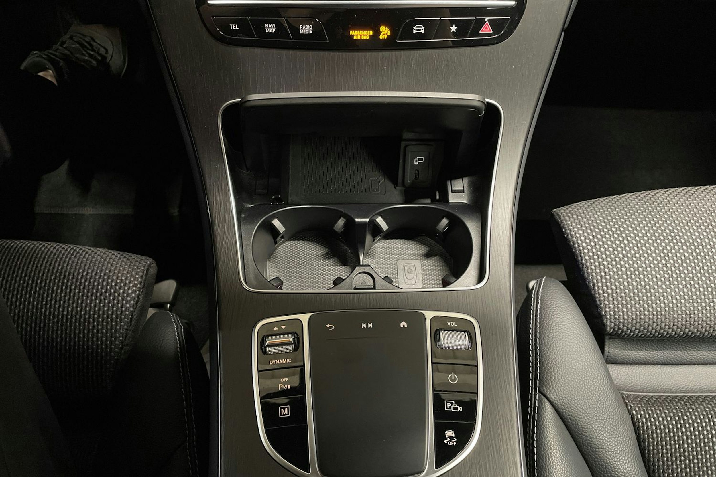 valkoinen Mercedes-Benz GLC 2021 kuva 24.