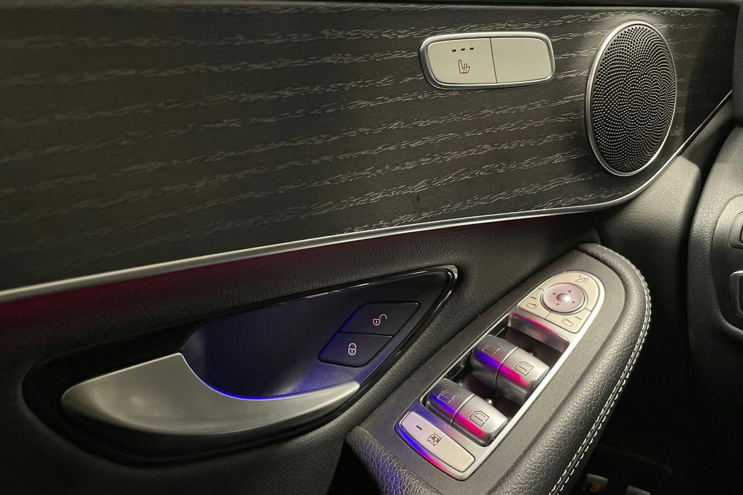 valkoinen Mercedes-Benz GLC 2021 kuva 26.