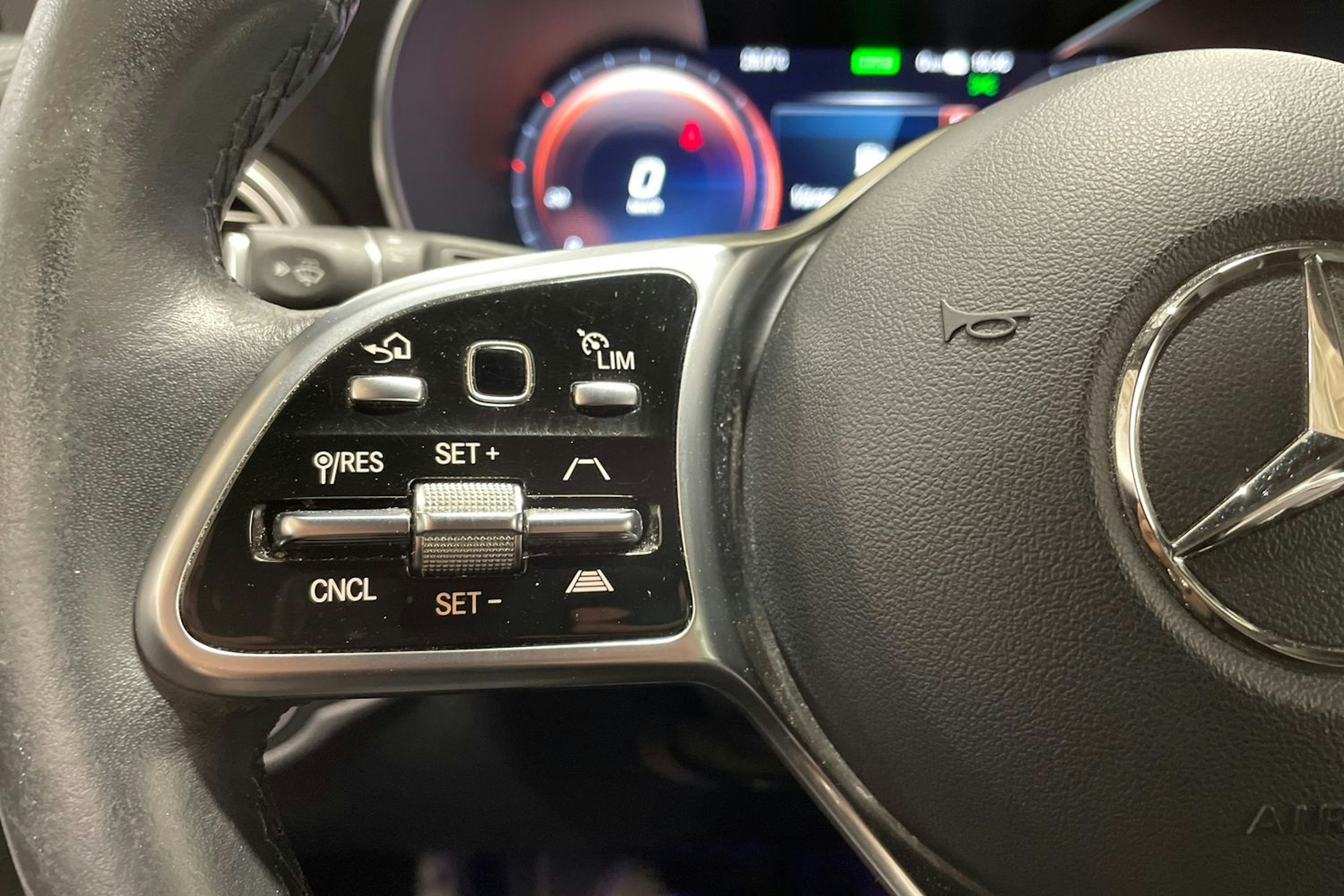 valkoinen Mercedes-Benz GLC 2021 kuva 28.