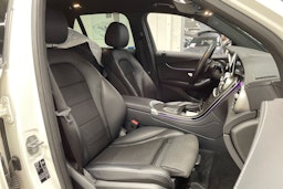 valkoinen Mercedes-Benz GLC 2021 kuva 31.