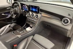 valkoinen Mercedes-Benz GLC 2021 kuva 32.