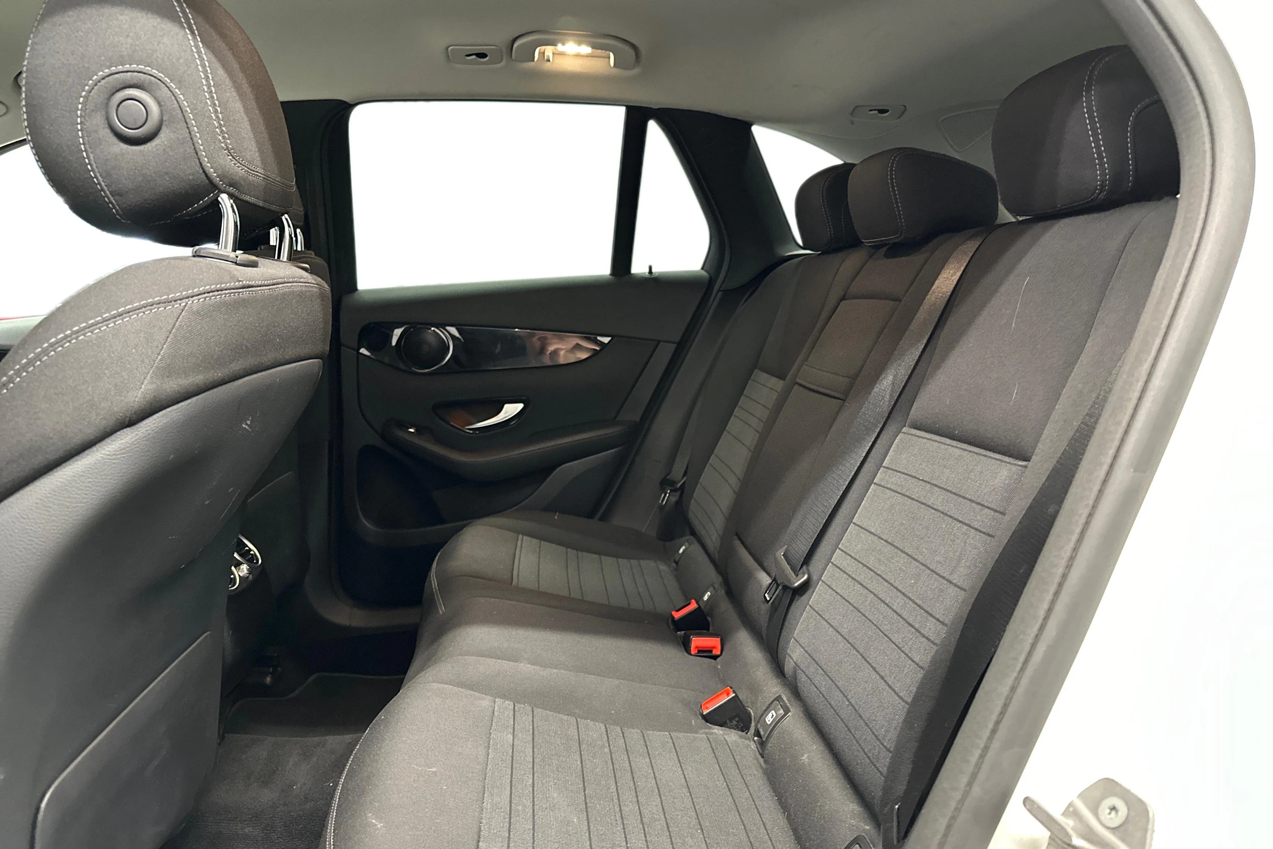 valkoinen Mercedes-Benz GLC 2021 kuva 8.