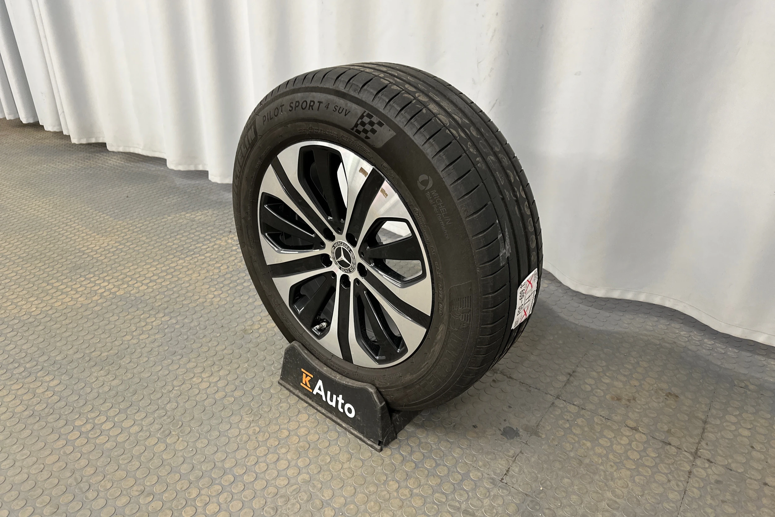 valkoinen Mercedes-Benz GLC 2021 kuva 10.