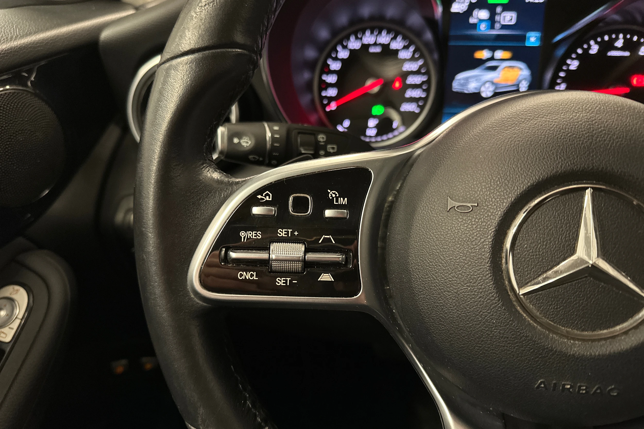 valkoinen Mercedes-Benz GLC 2021 kuva 12.