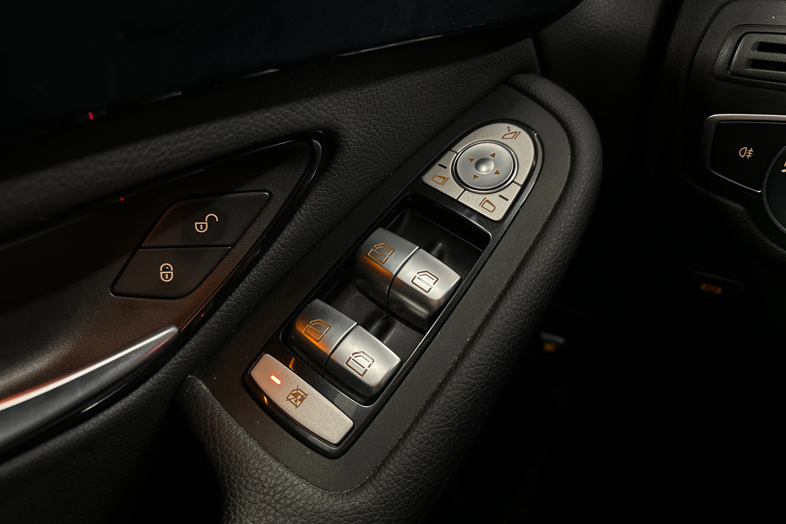 valkoinen Mercedes-Benz GLC 2021 kuva 15.