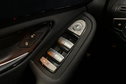 valkoinen Mercedes-Benz GLC 2021 kuva 15.