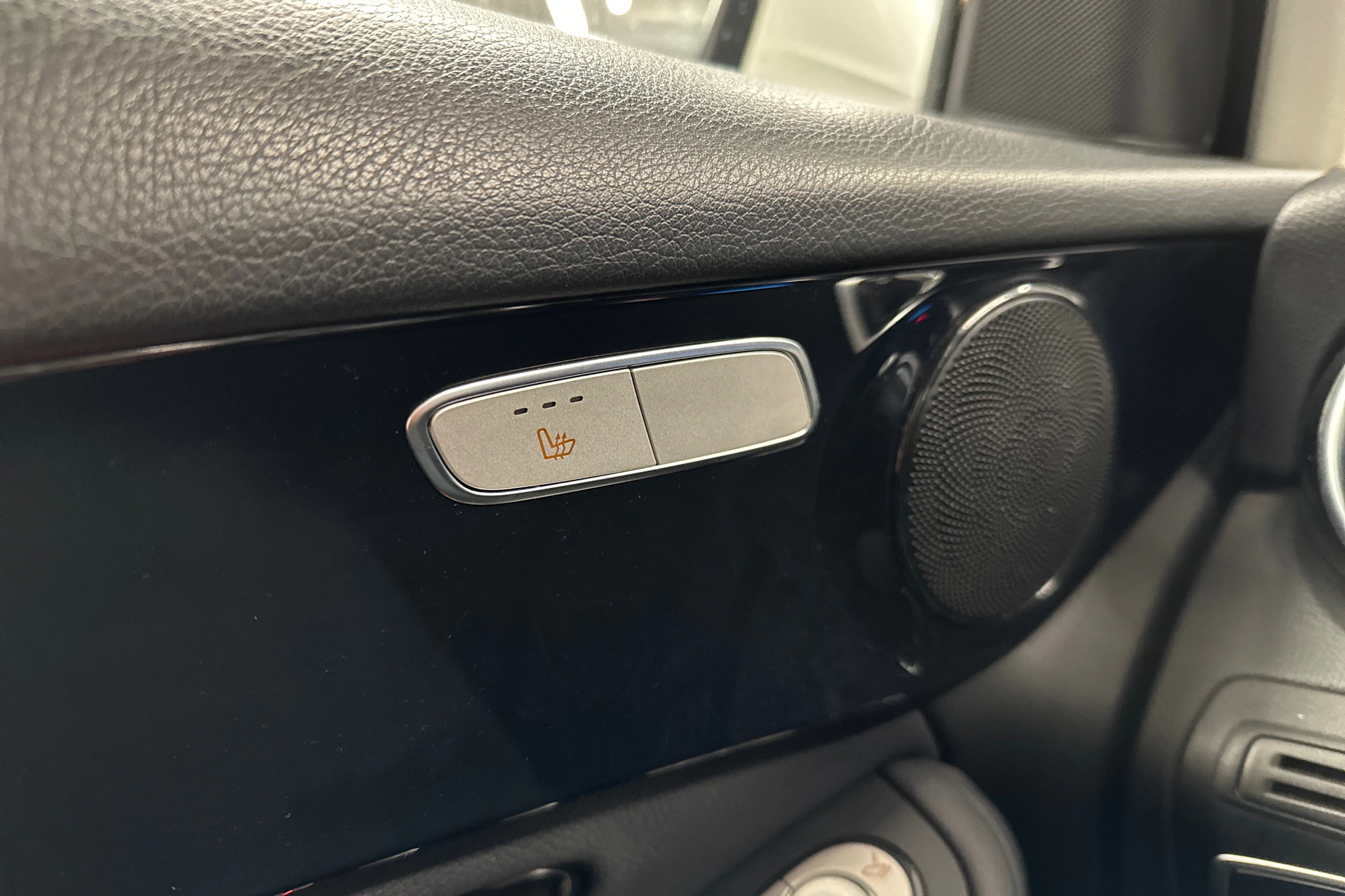 valkoinen Mercedes-Benz GLC 2021 kuva 16.