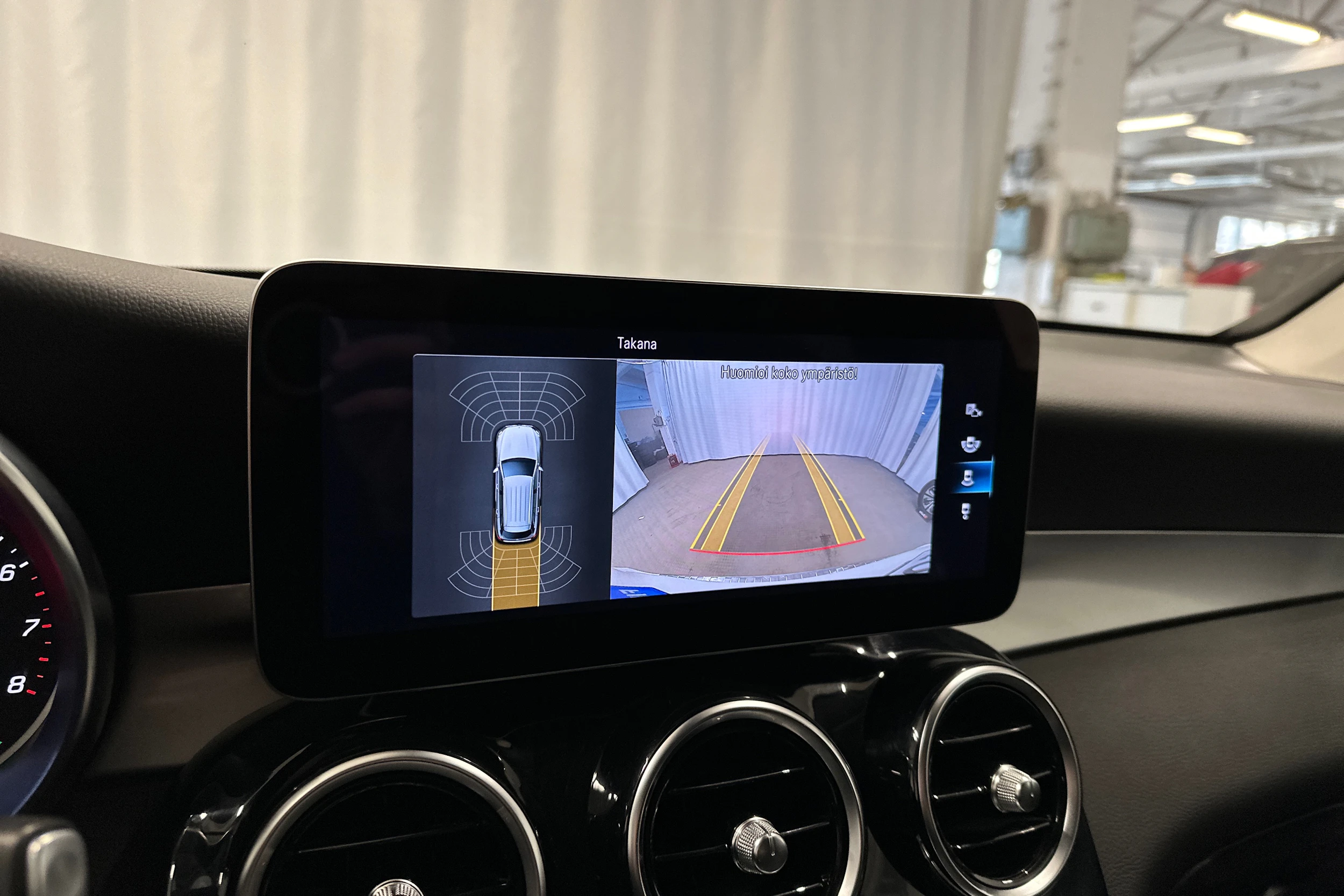 valkoinen Mercedes-Benz GLC 2021 kuva 17.