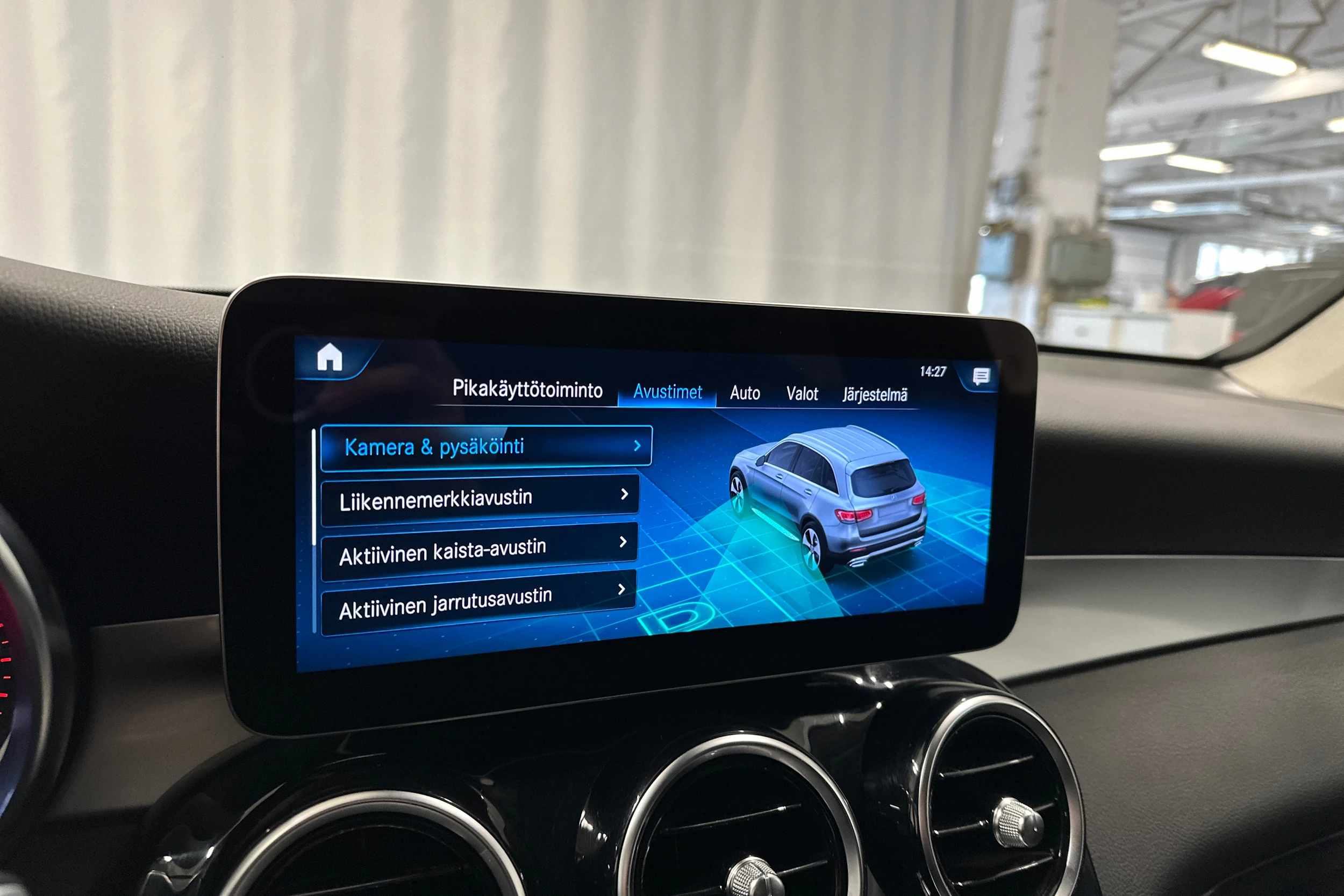 valkoinen Mercedes-Benz GLC 2021 kuva 20.