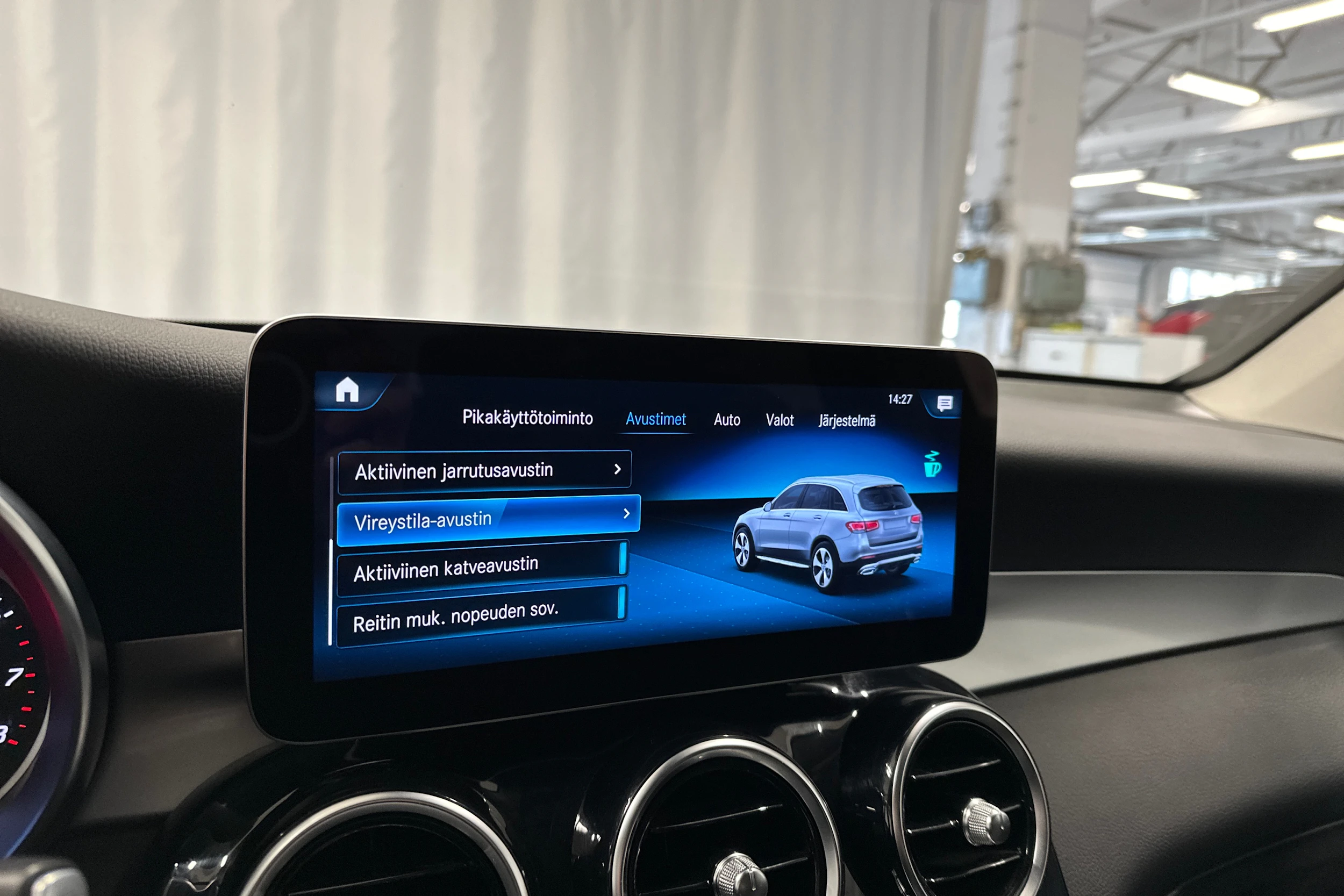 valkoinen Mercedes-Benz GLC 2021 kuva 21.