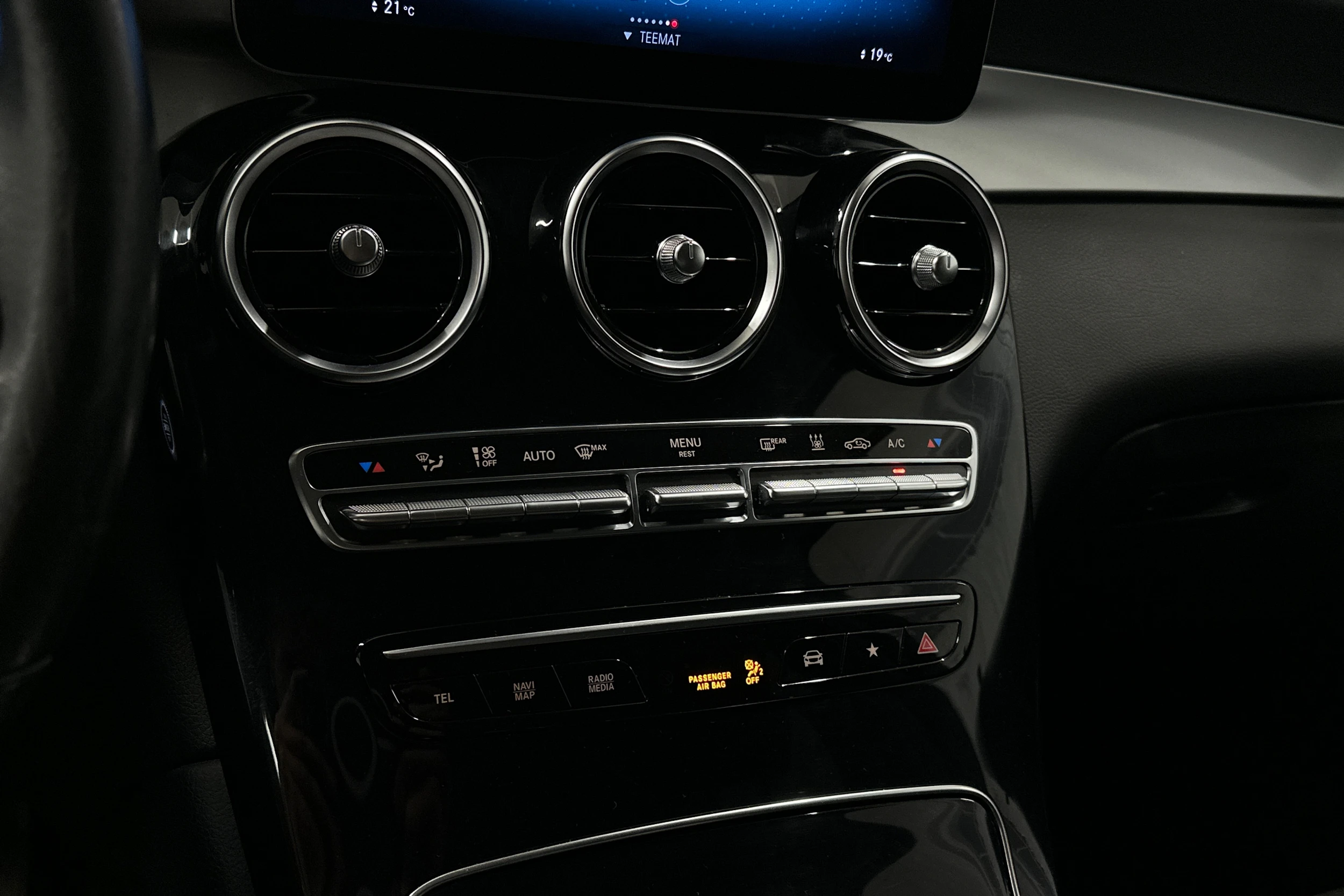 valkoinen Mercedes-Benz GLC 2021 kuva 23.