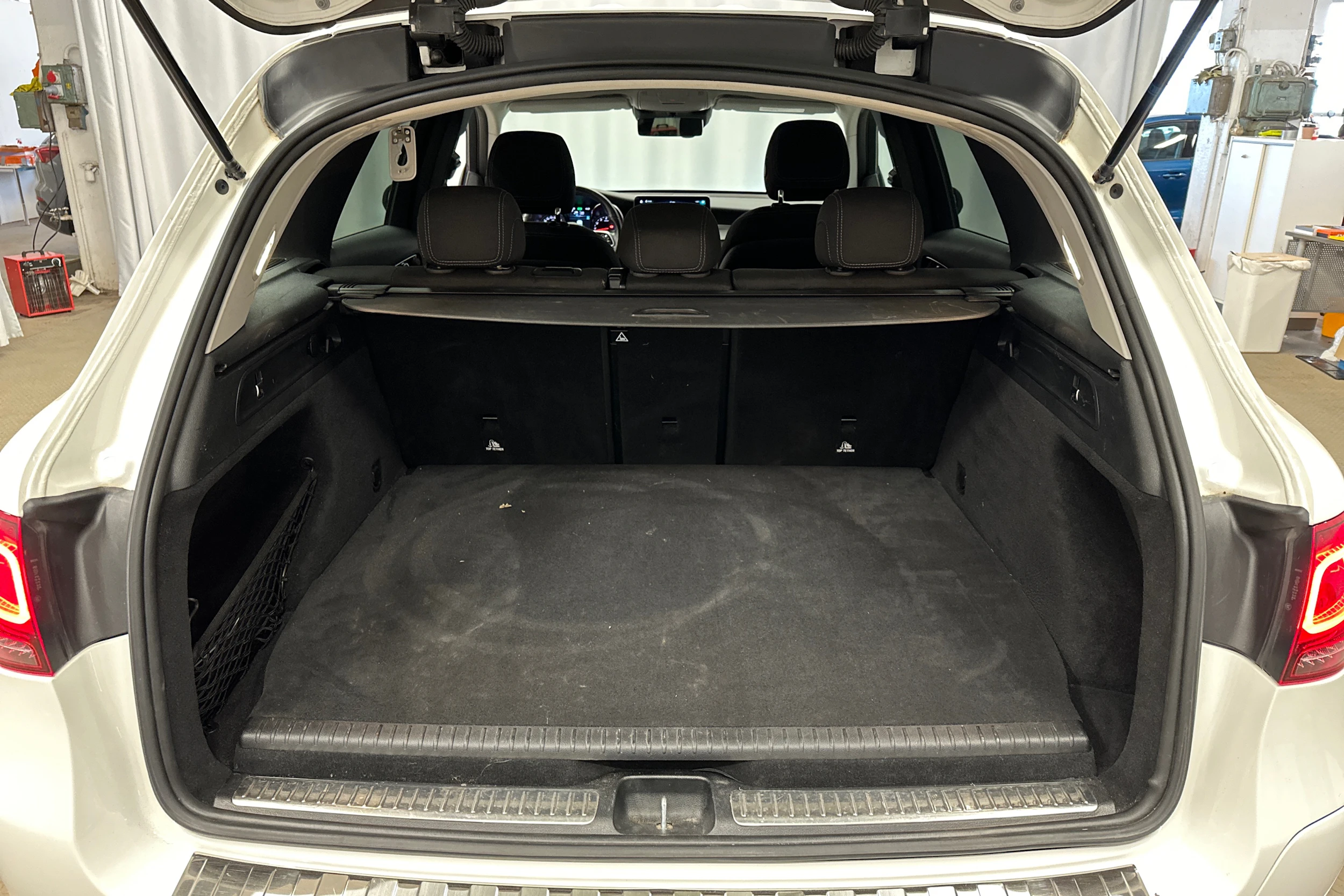 valkoinen Mercedes-Benz GLC 2021 kuva 26.