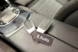 valkoinen Mercedes-Benz GLC 2021 kuva 30.