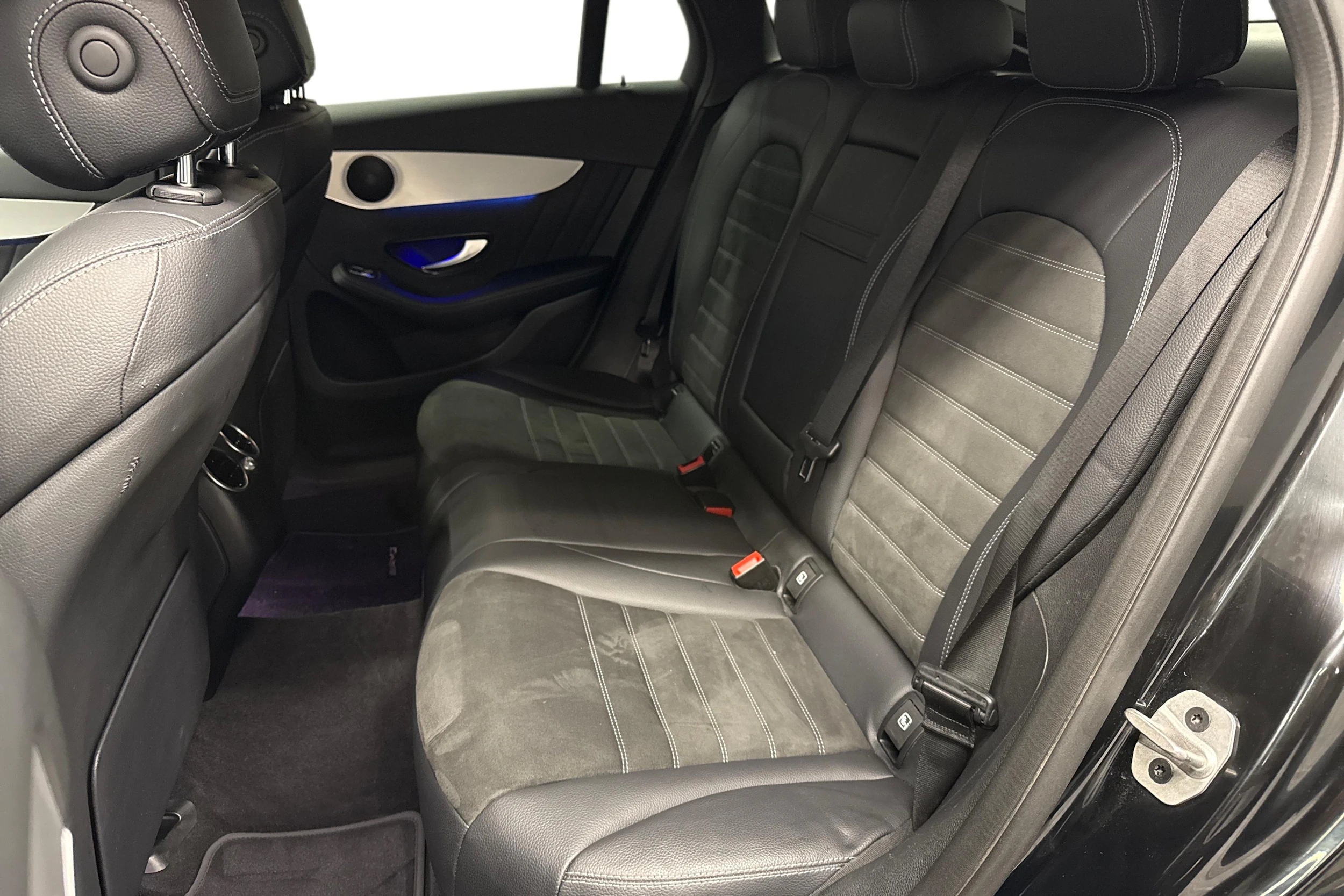 musta Mercedes-Benz GLC 2021 kuva 11.