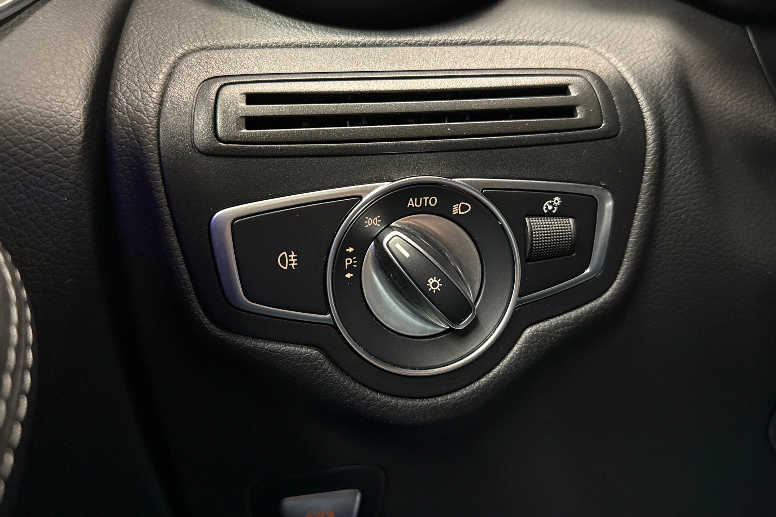 musta Mercedes-Benz GLC 2021 kuva 19.