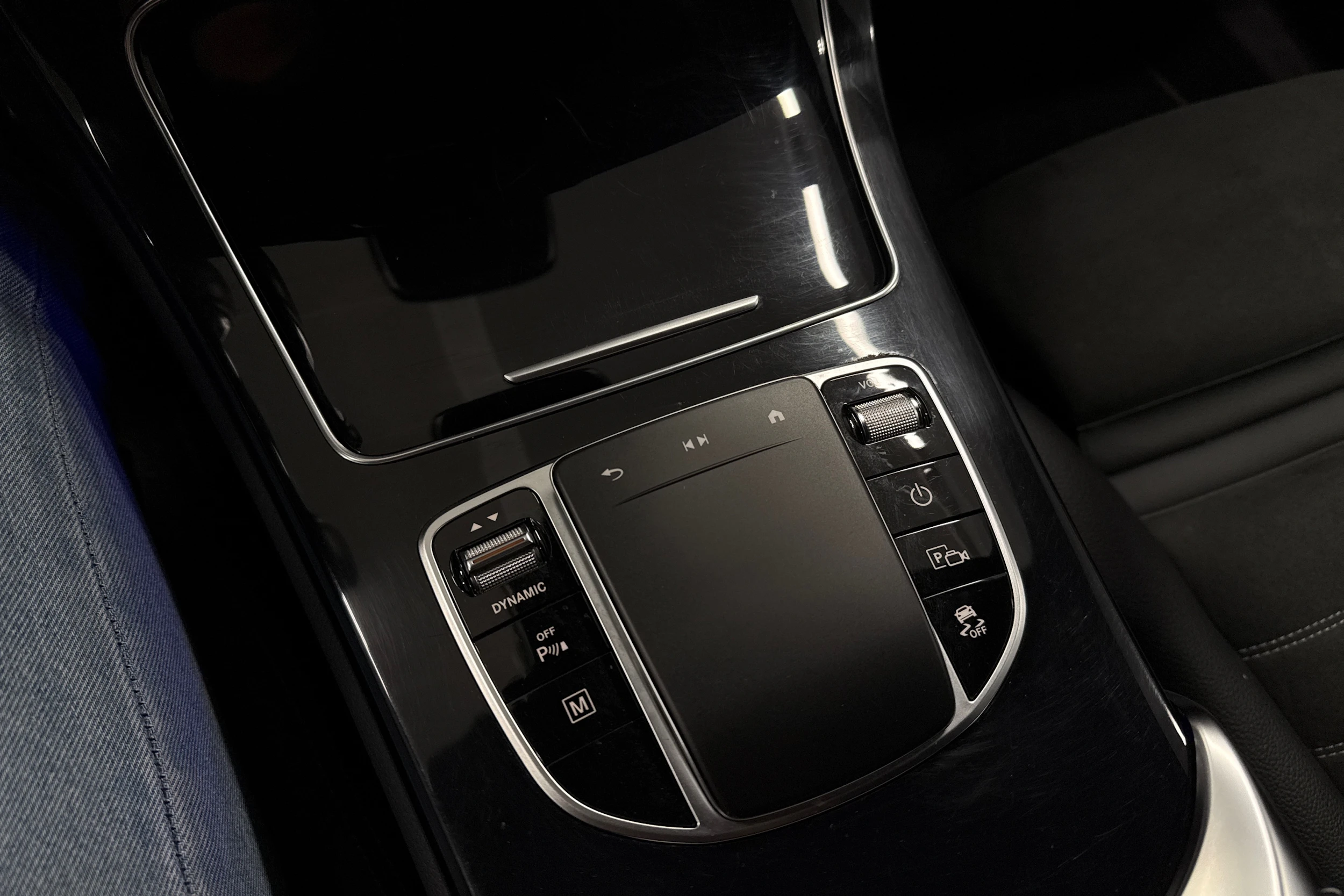 musta Mercedes-Benz GLC 2021 kuva 26.