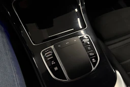 musta Mercedes-Benz GLC 2021 kuva 26.