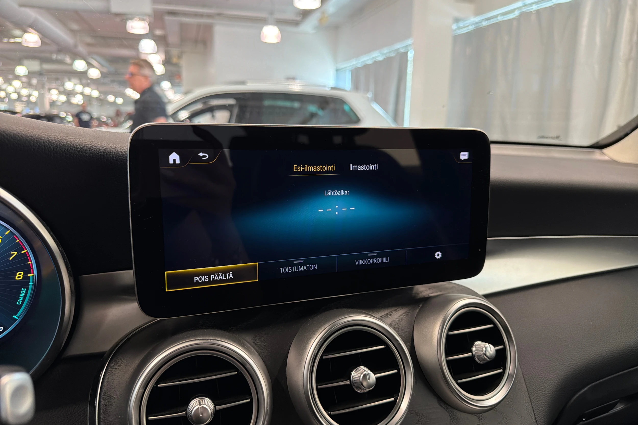 Harmaa Mercedes-Benz GLC 2021 kuva 31.
