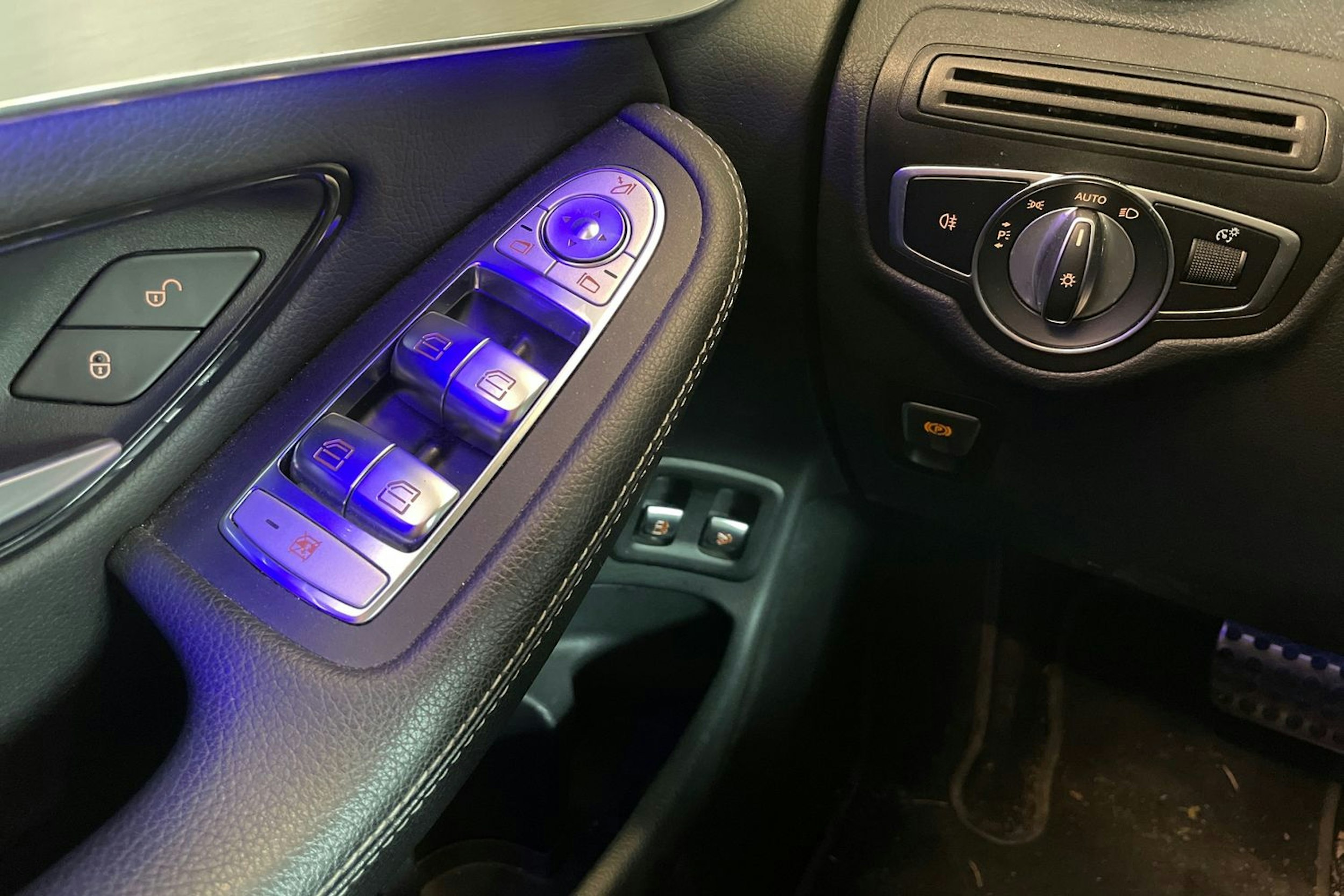 musta Mercedes-Benz GLC 2021 kuva 15.