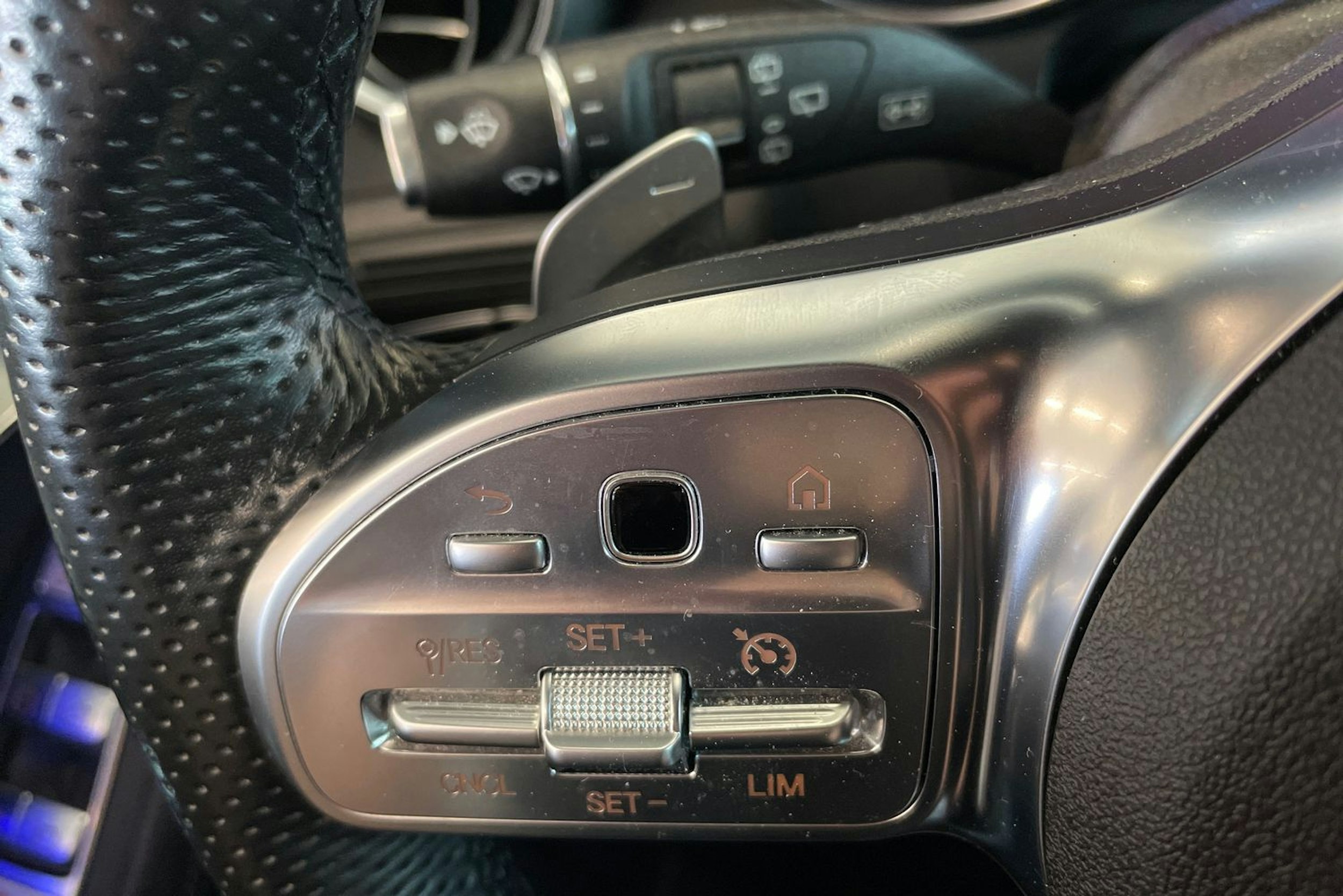 musta Mercedes-Benz GLC 2021 kuva 16.